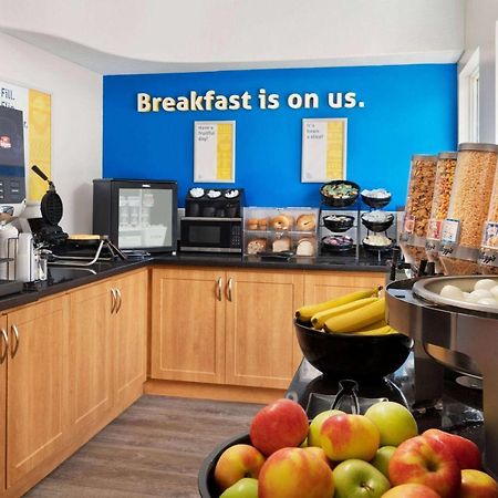 Days Inn By Wyndham Guelph Buitenkant foto
