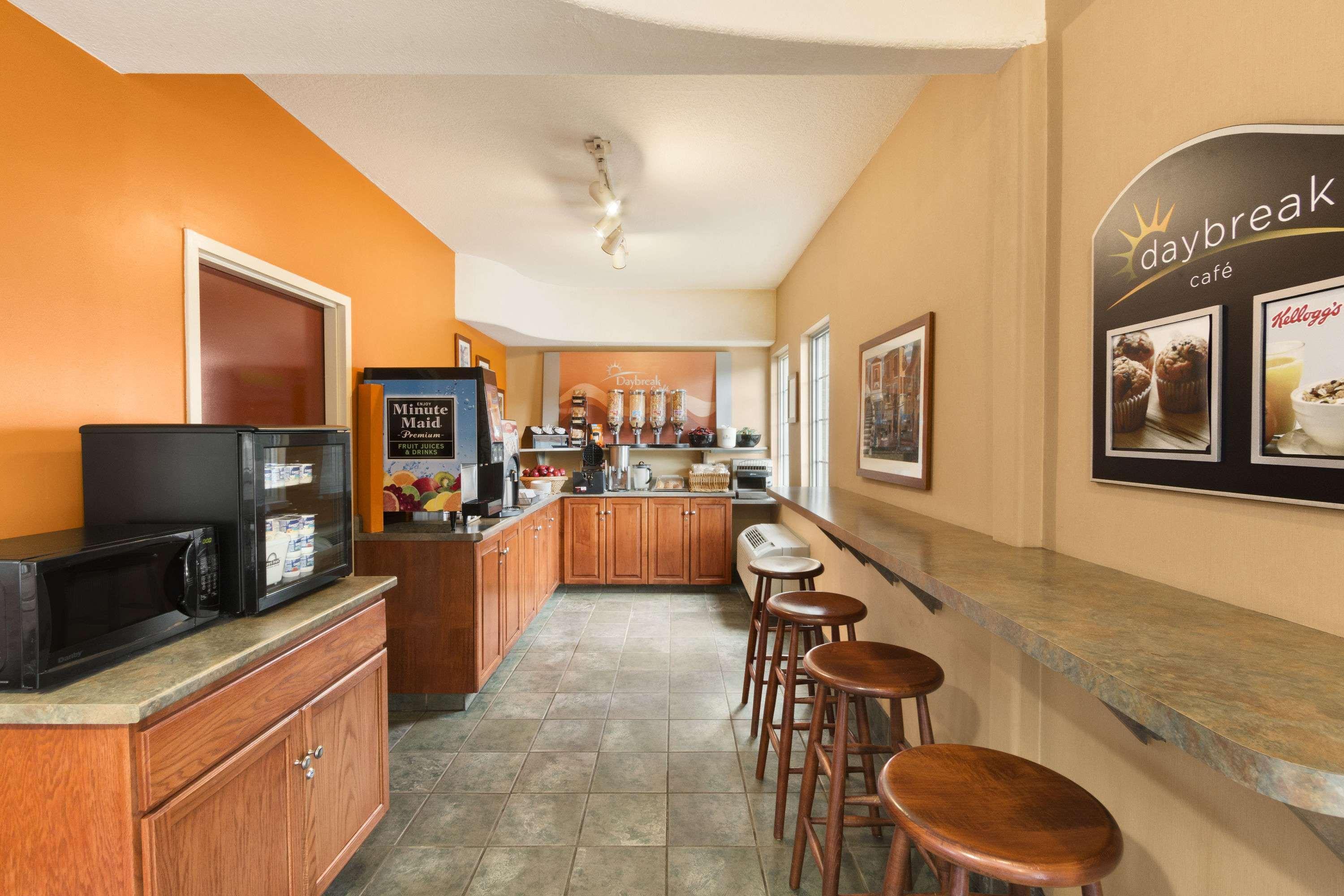 Days Inn By Wyndham Guelph Buitenkant foto