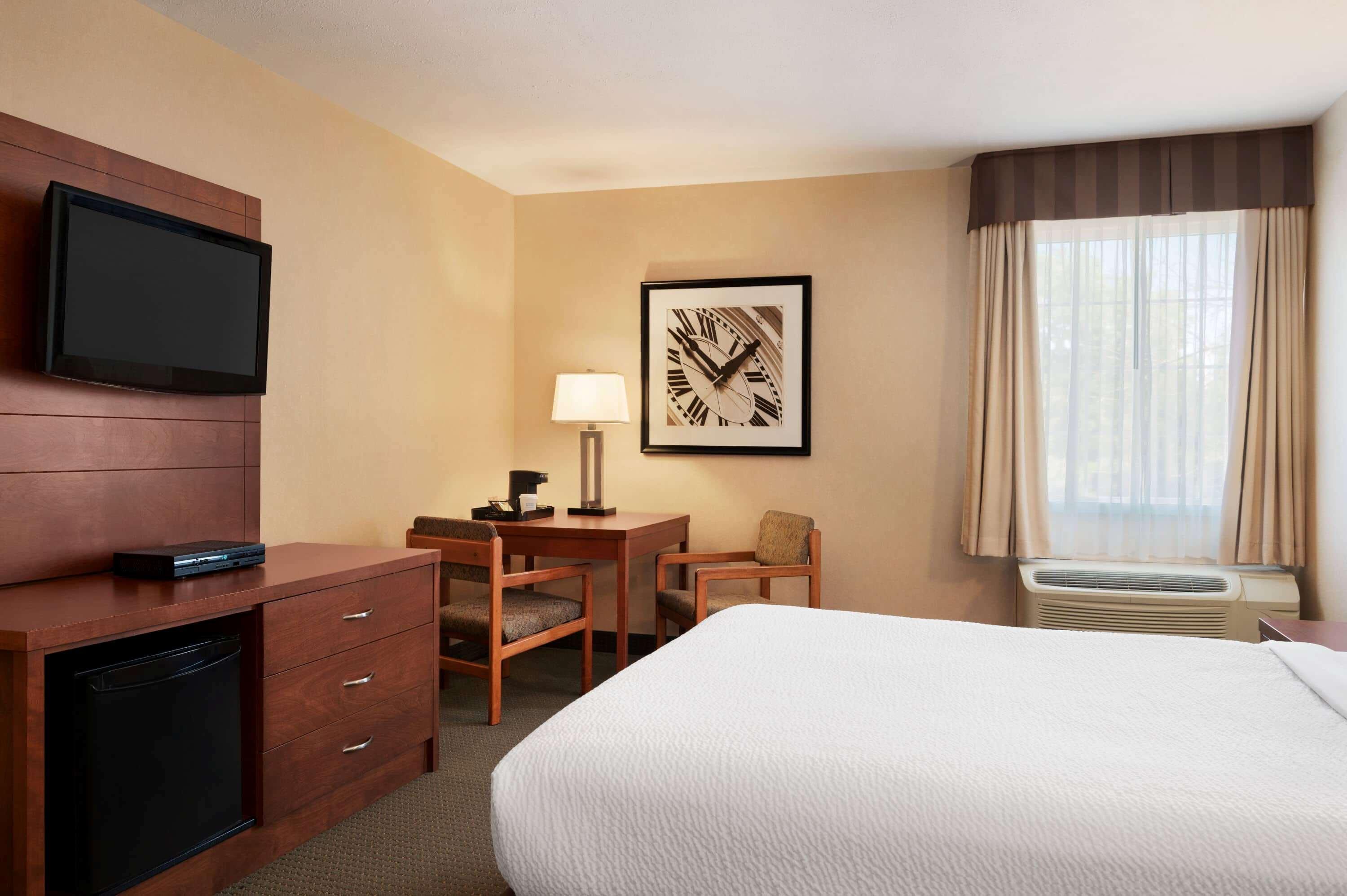 Days Inn By Wyndham Guelph Buitenkant foto