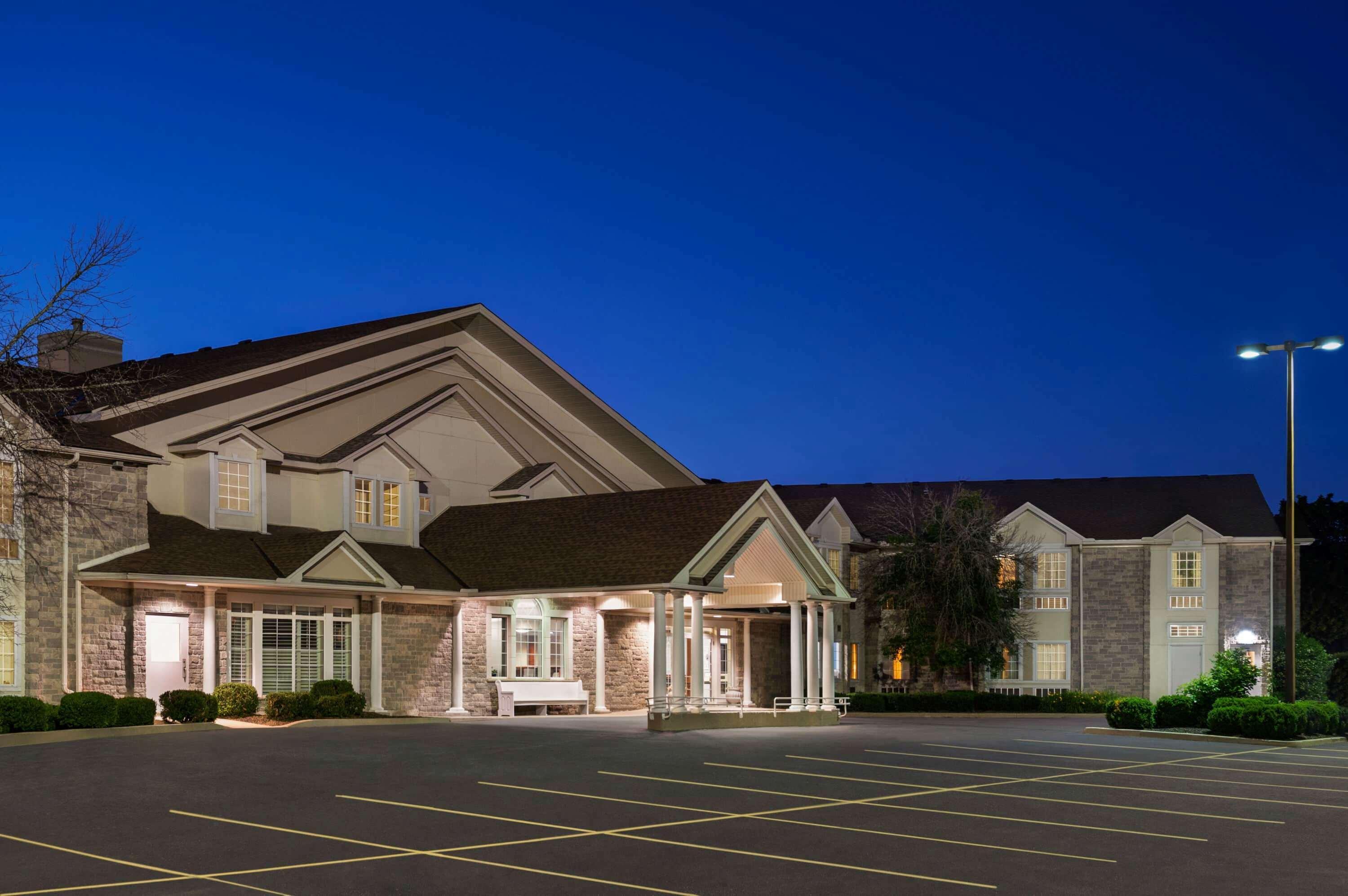 Days Inn By Wyndham Guelph Buitenkant foto