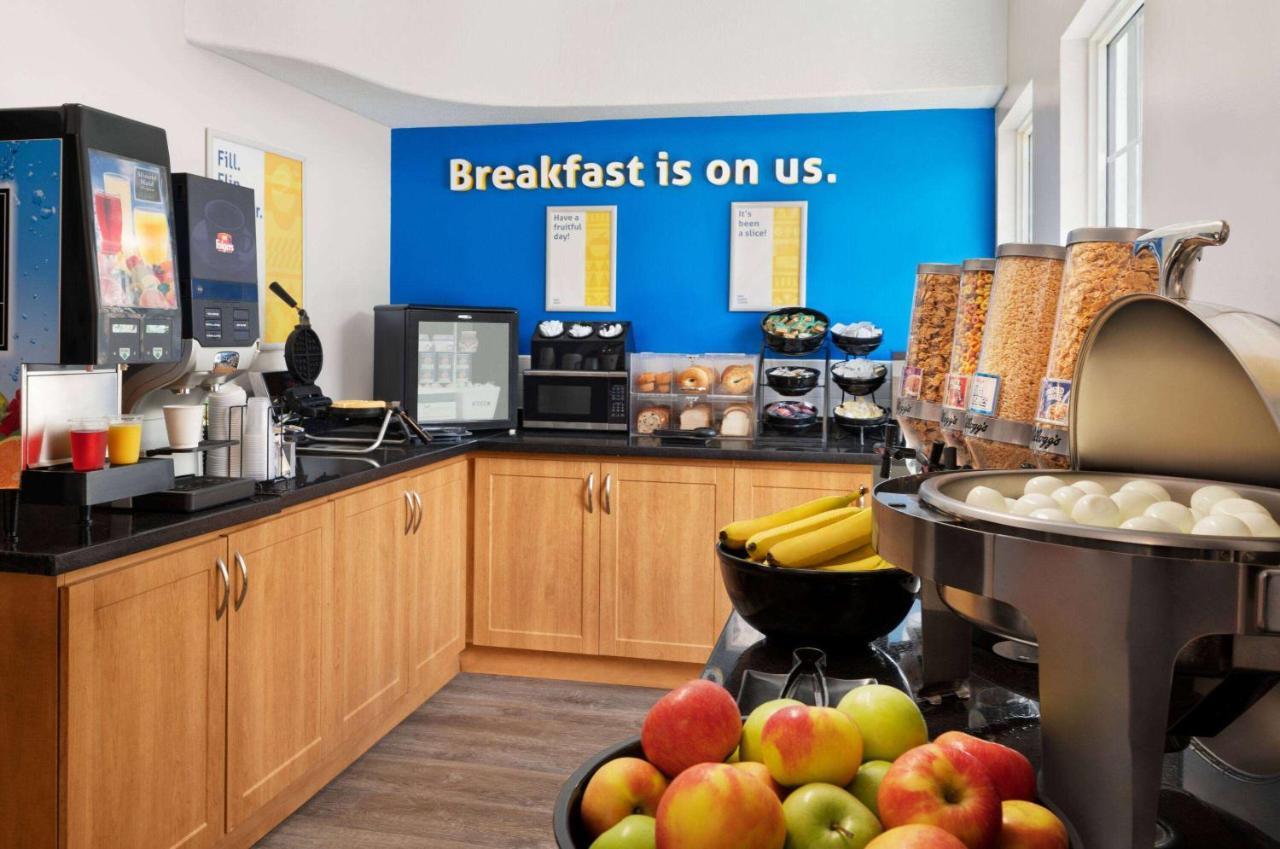 Days Inn By Wyndham Guelph Buitenkant foto